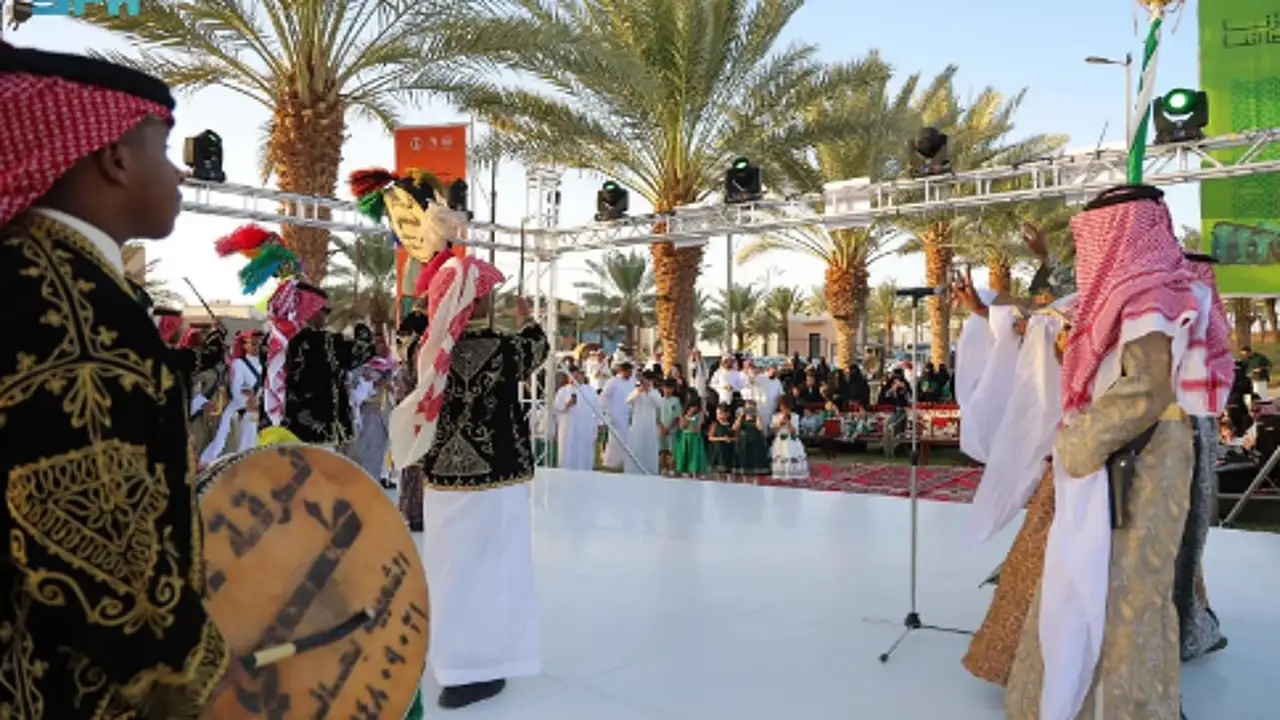 الفنون الشعبية تخطف الأنظار في احتفالات غرفة الجوف باليوم الوطني السعودي